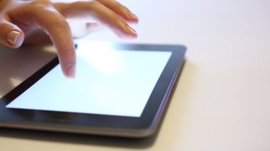 Dijital tablet üzerinde çalışan icra