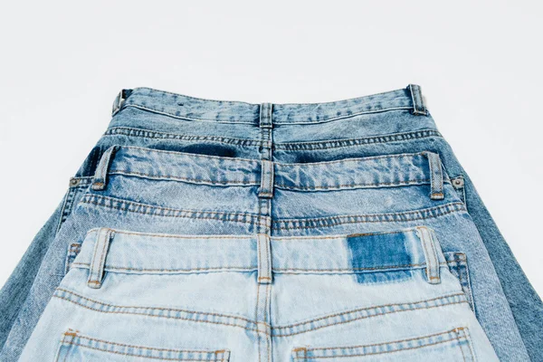 Close Zicht Van Blauwe Jeans Geïsoleerd Wit — Stockfoto