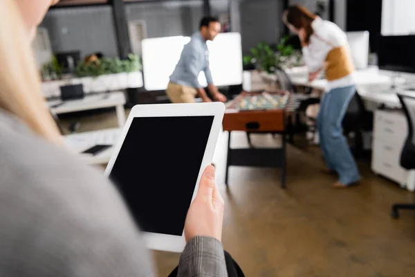 Tableta Digital Con Pantalla Blanco Mano Mujer Negocios Primer Plano —  Fotos de Stock