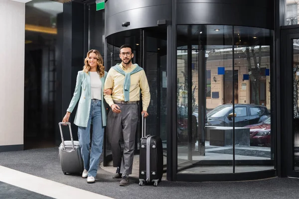 Smiling Interracial Couple Walking Suitcases Hotel — Stock Photo, Image