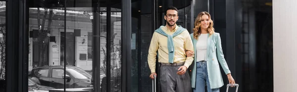 Cheerful Muslim Man Holding Suitcase Girlfriend Hotel Banner — Stock Photo, Image