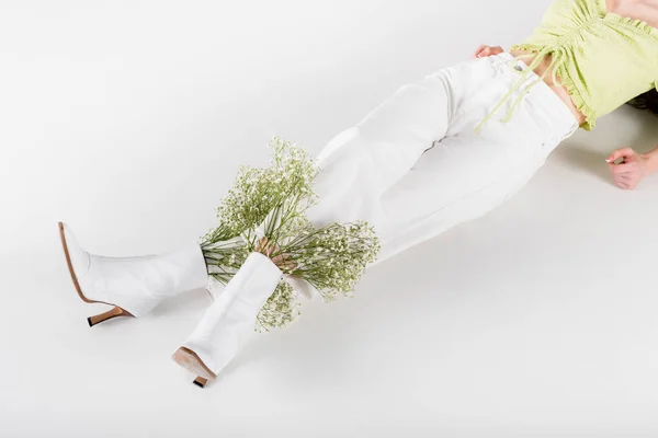 Cropped View Stylish Woman Flowers Shoes Lying Grey Background — Stock Photo, Image