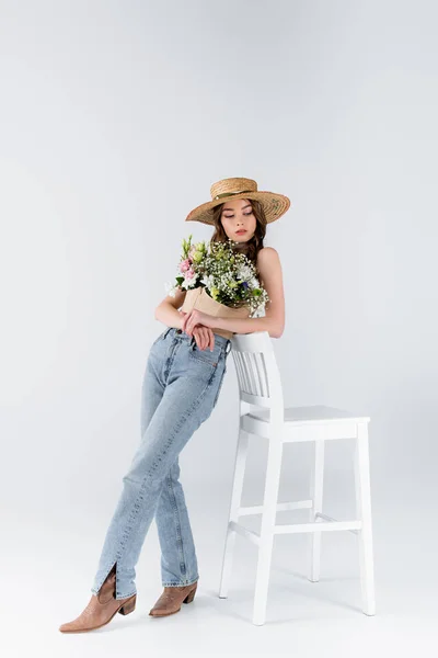 Young Model Jeans Shoes Flowers Blouse Standing Chair Grey Background — Stock Photo, Image