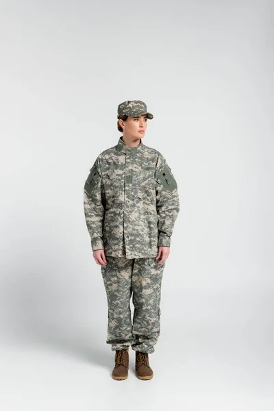 Full Length Soldier Military Uniform Standing Grey Background — Stock Photo, Image