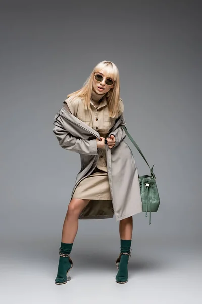 Full Length Stylish Young Woman Sunglasses Dress Trench Coat Posing — Stock Photo, Image