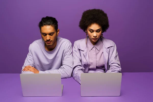 Young African American Couple Using Laptops Isolated Purple — Stock Photo, Image