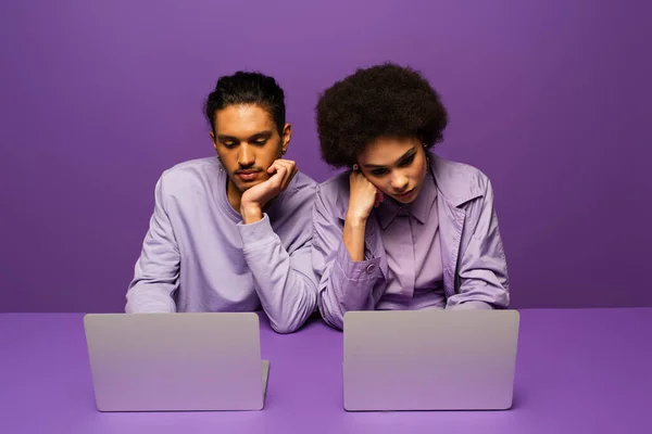 Bored African American Couple Using Laptops Isolated Purple — Stock Photo, Image