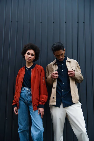 Élégant Couple Afro Américain Posant Extérieur — Photo