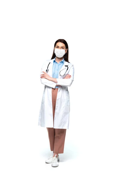 Doctor Medisch Masker Staan Met Gekruiste Armen Witte Achtergrond — Stockfoto