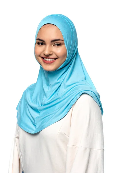 Portrait Femme Arabe Souriant Caméra Isolée Sur Blanc — Photo