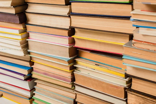 Pilha Diferentes Livros Capa Dura — Fotografia de Stock