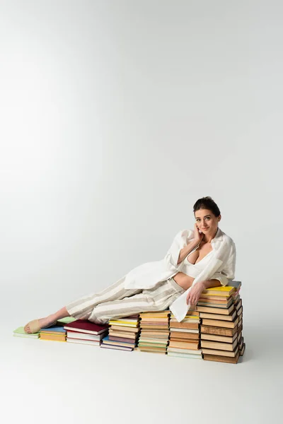 Full Length Pleased Woman Sandals Lying Pile Books White — Stock Photo, Image