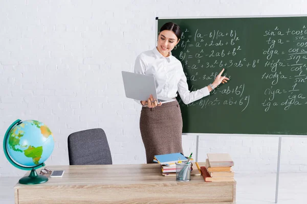 Smiling Teacher Pointing Mathematic Equation Video Call Laptop Classroom — Stock Photo, Image