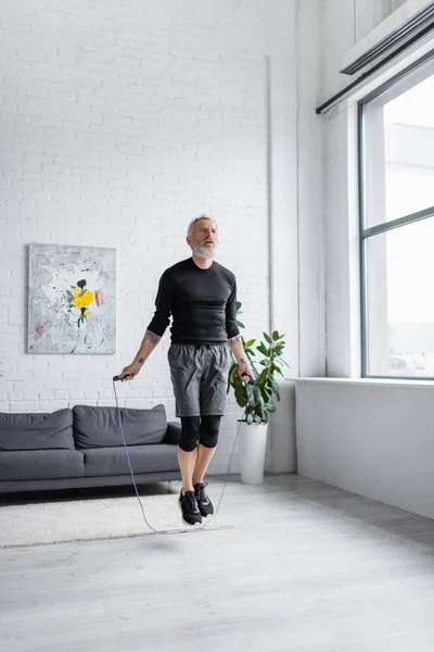 Bearded Man Grey Hair Working Out Jumping Rope Living Room — Stock Photo, Image