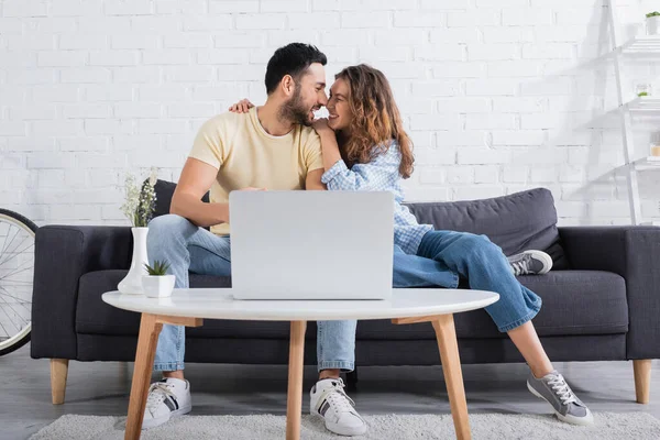 Happy Interracial Couple Smiling Laptop Coffee Table — Stock Photo, Image