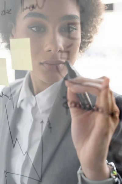 Blurred Glass Board African American Businesswoman Maker Office — Stock Photo, Image