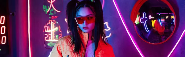 Blue Lighting Young Asian Woman Sunglasses Posing Mirror Neon Lighting — Stockfoto