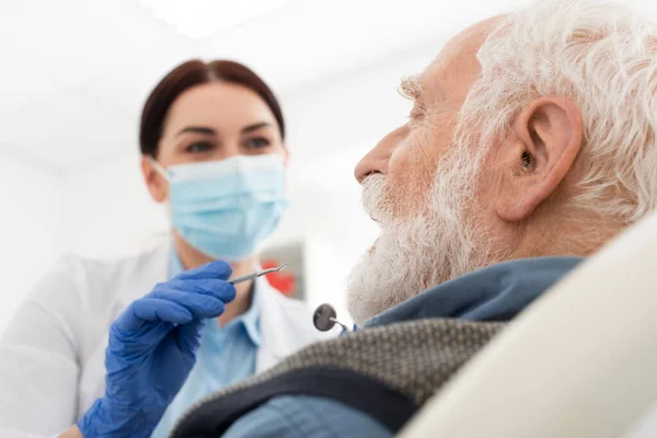 Dentist Medical Mask Examining Teeth Senior Man Probe Mirror Dental — Stock Photo, Image