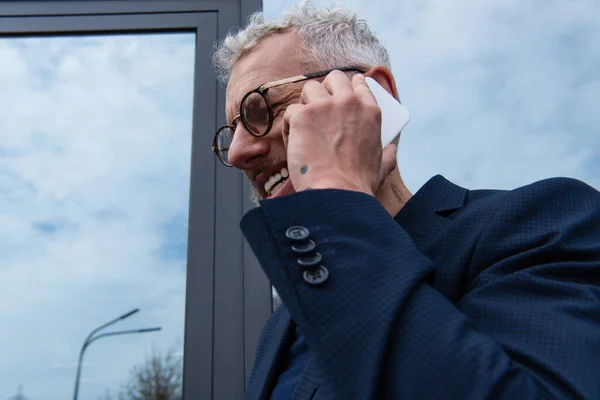 Happy Businessman Grey Hair Talking Smartphone Modern Building — Stock Photo, Image