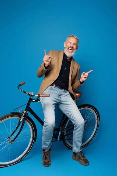 Full Length Joyful Middle Aged Man Sitting Bicycle Pointing Fingers — Stock Photo, Image