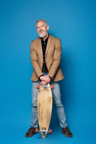 Full Length Bearded Middle Aged Man Standing Longboard Blue — Stock Photo, Image