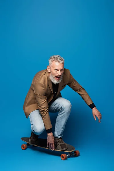 Full Length Excited Middle Aged Man Riding Longboard Blue — Stock Photo, Image