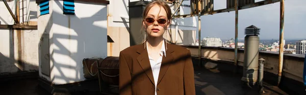 Stylish Young Model Sunglasses Posing Rooftop Banner — Stock Photo, Image