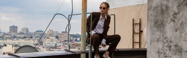 Young Model Stylish Sunglasses Trendy Suit Sitting Metallic Stairs Rooftop — Stock Photo, Image