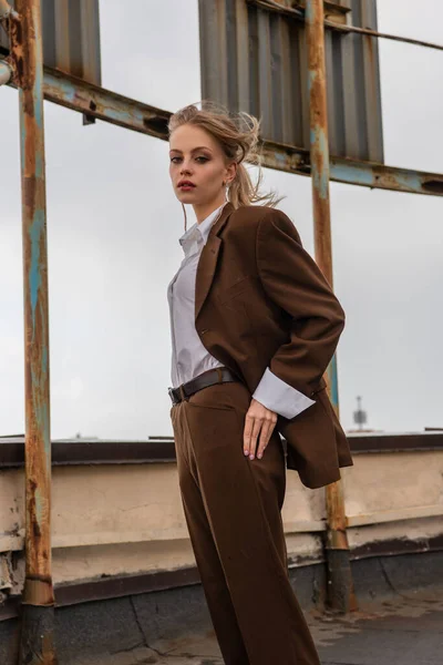 Young Model Earrings White Shirt Brown Suit Looking Camera While — Stock Photo, Image