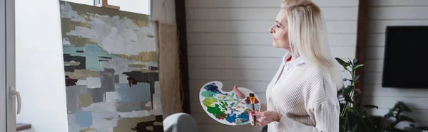Side View Senior Woman Holding Palette Brush Painting Banner — Stok fotoğraf