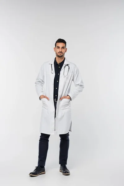 Arabian Doctor Looking Camera Grey Background — Stock Photo, Image