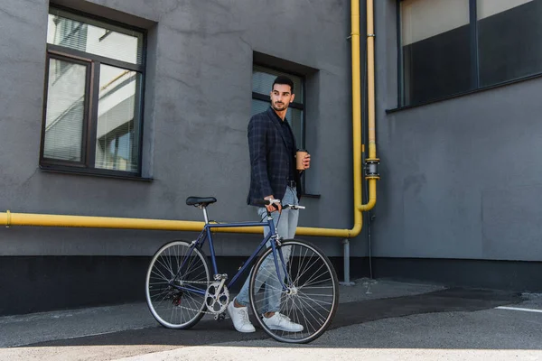 Muslim Manager Paper Cup Bicycle Walking Building — Stock Photo, Image