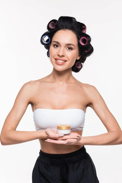 Sorrindo Jovem Mulher Sutiã Branco Com Encrespadores Cabelo Segurando Recipiente — Fotografia de Stock