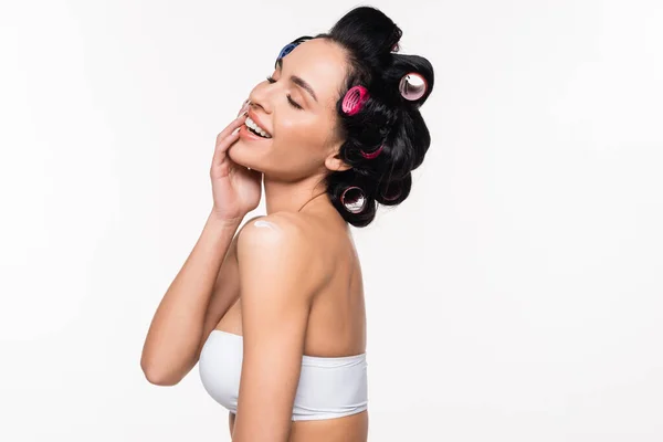 Sonriente Mujer Joven Rulos Parte Superior Posando Con Crema Aplicada —  Fotos de Stock