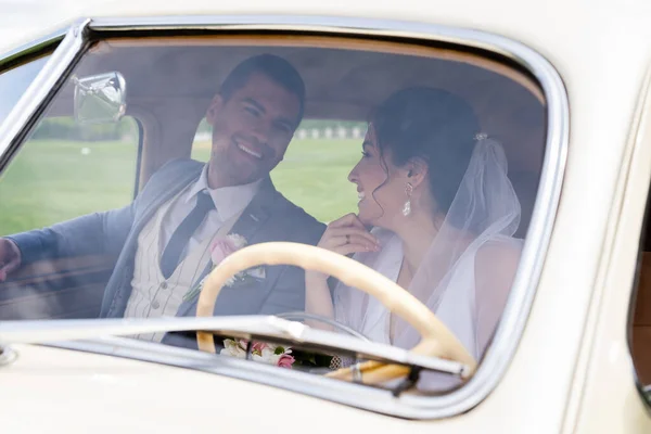 Cheerful Bride Groom Looking Each Other Retro Car — Stock Photo, Image