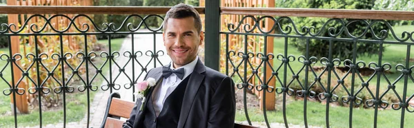 Groom Suit Smiling Camera Bench Banner — Stock Photo, Image