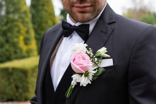Cropped View Boutonniere Jacket Groom Outdoors — Stock Photo, Image