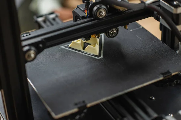 Close View Printer Creating Plastic Model Blurred Figures Laptop Office — Stok fotoğraf