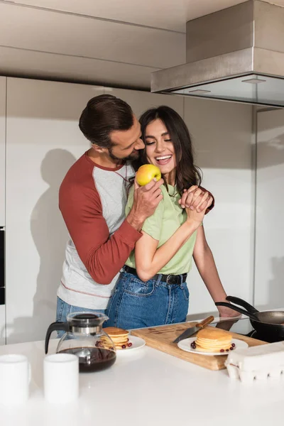 Man Holding Fresh Apple Smiling Girlfriend Pancakes Kitchen — Stock Photo, Image