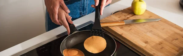 Cropped View Couple Cooking Pancakes Apple Kitchen Banner — Stock Photo, Image