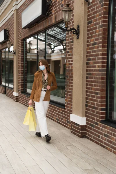 Full Length Young Stylish Woman Medical Mask Walking Shopping Bags — Stock Photo, Image