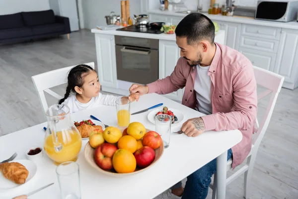 Caring Asian Father Holding Hands Toddler Daughter Breakfast — Stock Photo, Image