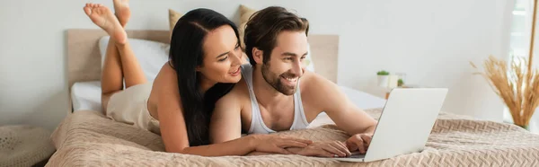 Happy Couple Watching Movie Laptop While Lying Bed Banner — Stock Photo, Image