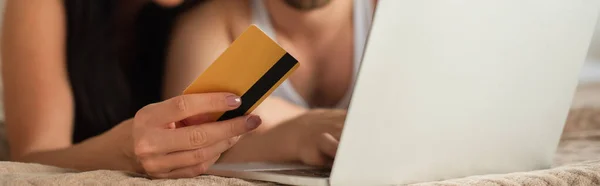 Cropped View Couple Holding Credit Card Laptop While Shopping Online — Stock Photo, Image