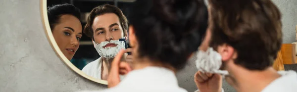 Reflection Mirror Woman Looking Man Shaving Bathroom Banner — Stock Photo, Image