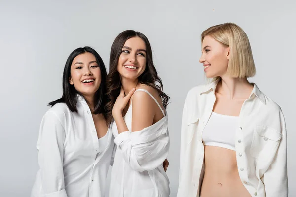 Smiling Interracial Young Models White Shirts Posing Isolated Grey — Stock Photo, Image