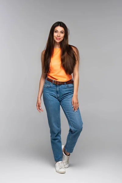 Full Length Cheerful Young Woman Denim Jeans Posing Grey — Stock Photo, Image