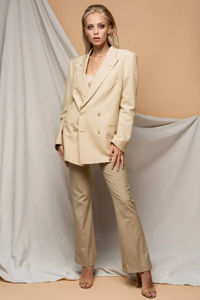 Full Length View Elegant Woman Suit Standing Fabric Beige Background — Stock Photo, Image