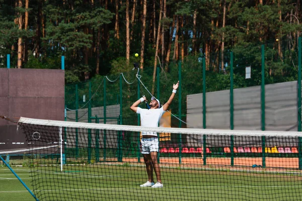 Excited African American Sportsman Looking Ball Net Tennis Court — Stock Photo, Image