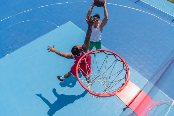 Overhead View Multiethnic Sportsmen Playing Streetball Playground — Stock Photo, Image